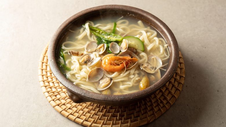 Noodles with clams